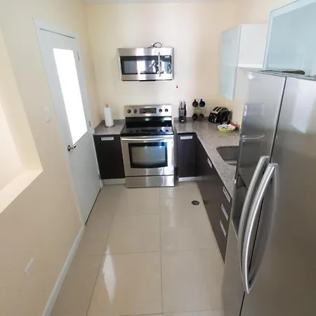 Modern 3 Bedroom Condo In Private Community #5